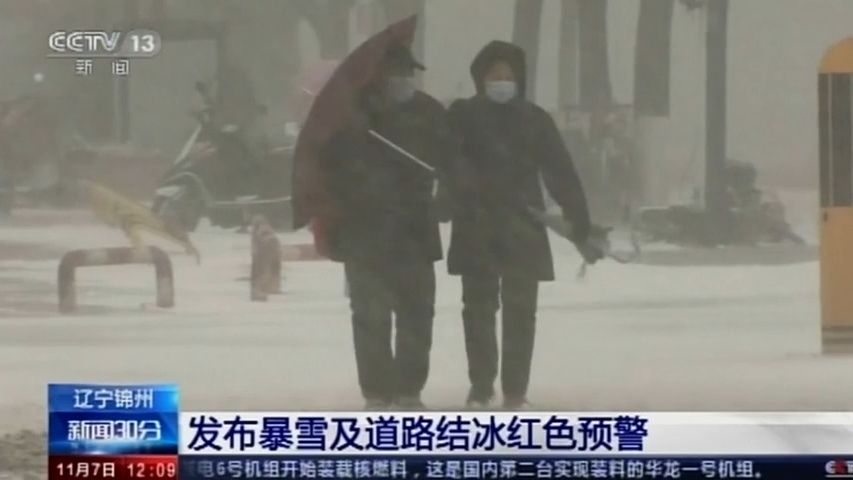 Video: V Číně kolabuje doprava kvůli sněhové bouři. Aerolinky zrušily lety
